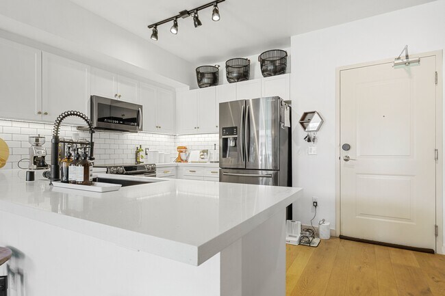 Building Photo - 12655 Bluff Creek Dr