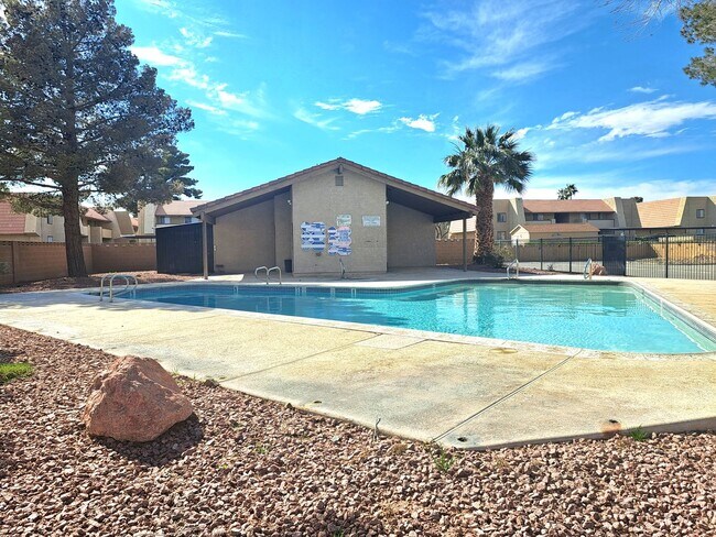 Building Photo - Two Bedroom Townhouse @ Twain Manor Missis...