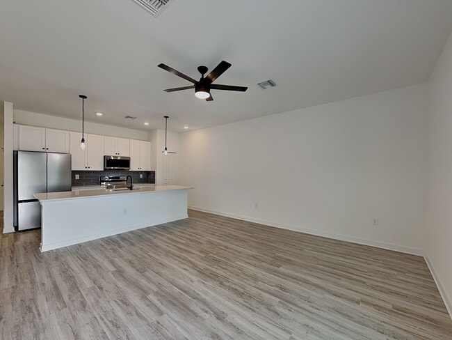 Building Photo - 2434 Quentin Ave S