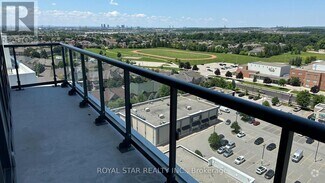Building Photo - 7950-B-7950 Bathurst St