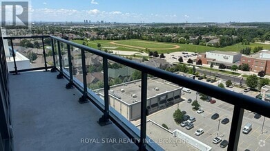 Building Photo - 7950-B-7950 Bathurst St