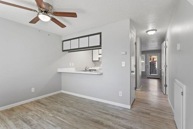 Building Photo - 2 bedroom unit. Pets OK! Lots of upgrades!...