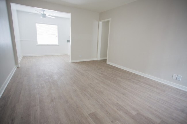 Building Photo - 14732 Blythe St