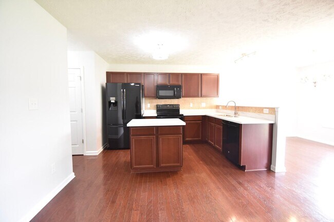 Building Photo - 3 BEDROOM 2 BATHROOM - PETS CONSIDERED