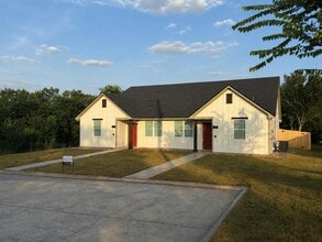 Building Photo - 142 E Martin Luther King Dr