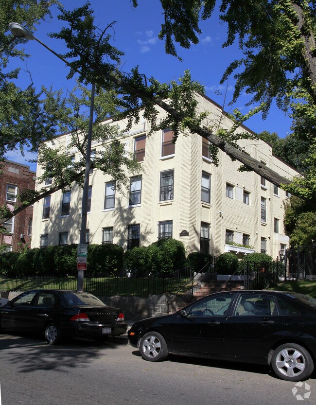 Building Photo - 1437 Spring Rd NW
