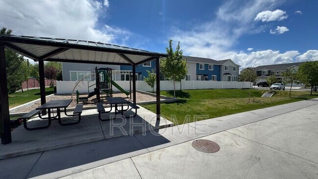 Foto del edificio - 164 N 450 W St