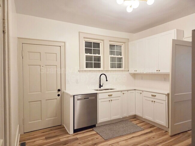 Foto del edificio - 907 Hines St W