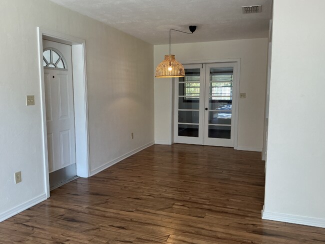 Foto del edificio - Spacious 3-Bed Home in Cleveland Heights