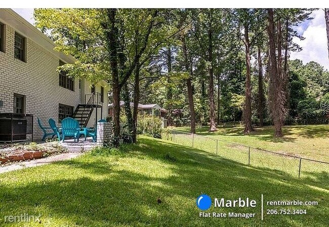Building Photo - 3 br, 1.5 bath Townhome - 2523 Ben Hill Rd...