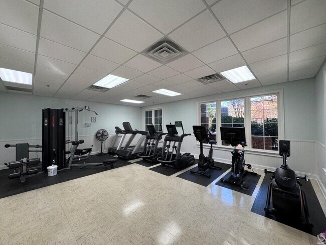 Building Photo - 2785 Northgate Way NW
