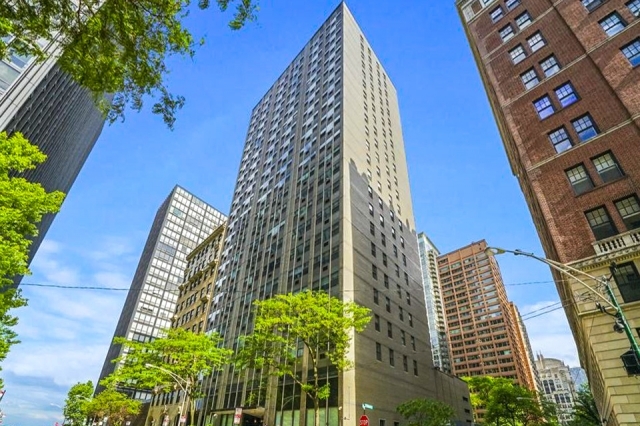 Building Photo - 253 E Delaware Pl