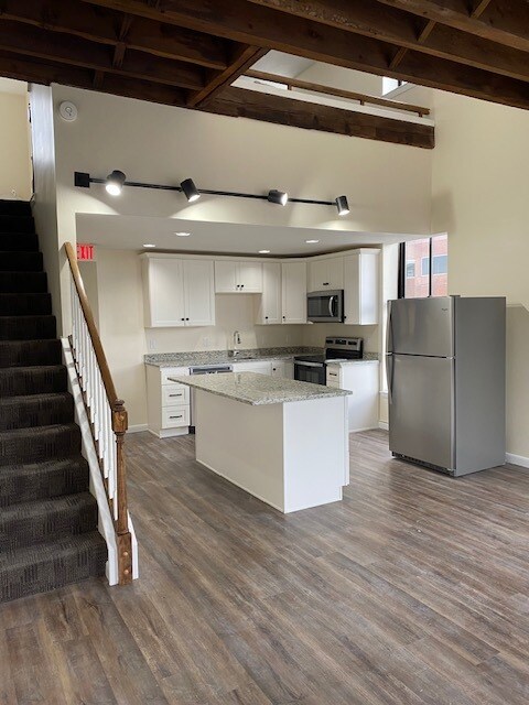 Building Photo - 1181 Elm St