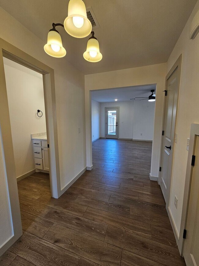 Foto del edificio - (3) Bed/(2.5) Bath Townhome Avail NOW! New Construction!