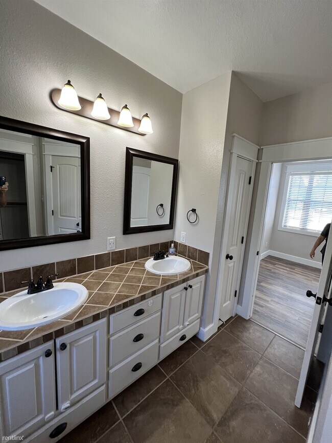 Building Photo - 3 br, 2.5 bath House - The 508 Bent Oak Ct.