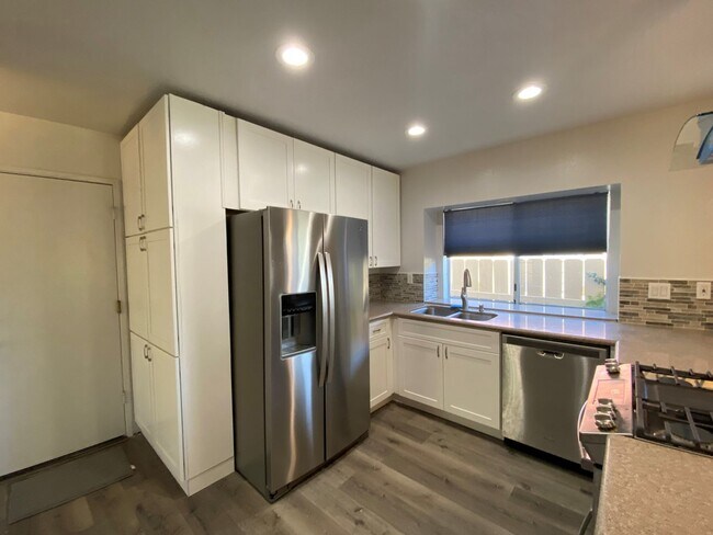 Building Photo - ***1/2 of a month's rent off*** Beautiful ...