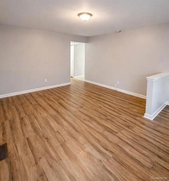 Foto del edificio - 21816 E 10 Mile Rd