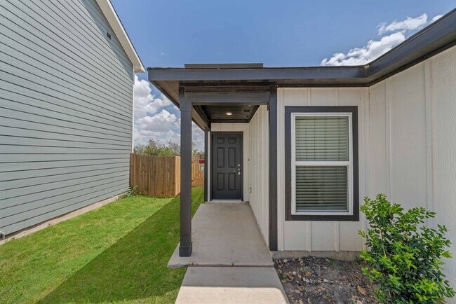 Building Photo - Charming 3-Bed Cottage with Fenced Yard & Garage in San Antonio – Modern Kitchen, Washer/Dryer In...