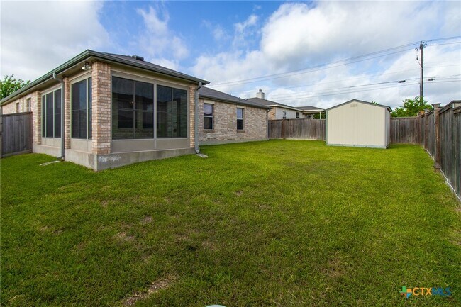 Building Photo - 2203 Love Rd
