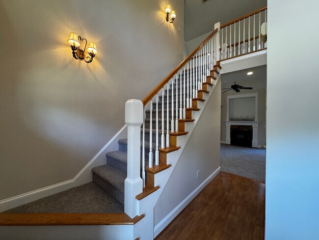 Building Photo - 181 New Hampshire Ct