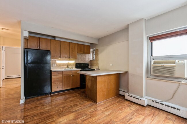 Building Photo - 4970 N Marine Dr