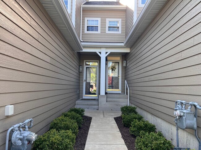 Building Photo - 105 Tanglewood Dr
