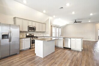 Building Photo - 30023 Vallonea Oak