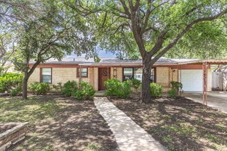 Building Photo - 422 Sandalwood Ln