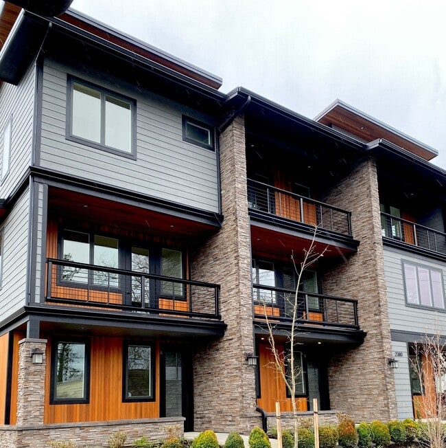 Frente de casas adosadas - 2380 Willamette St