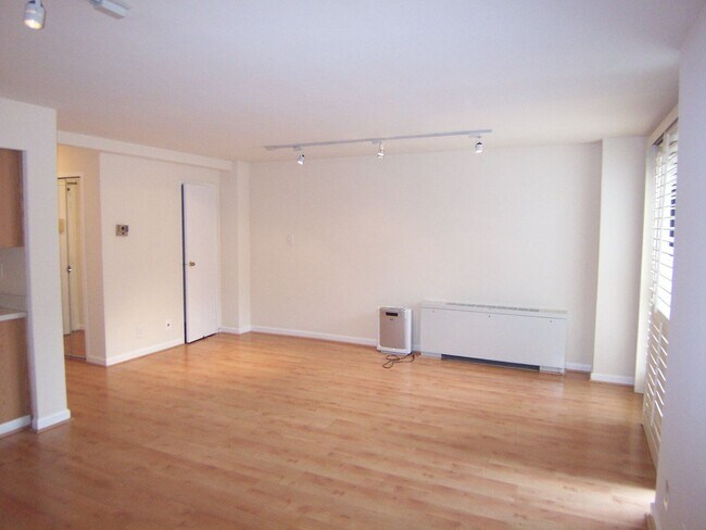 Foto del edificio - Centrally Located Dupont Circle at the Imperial House 1 Bed in the heart of it all! Utilities inc...