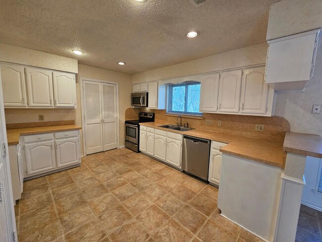 Foto del edificio - Charming home located in the well-maintain...