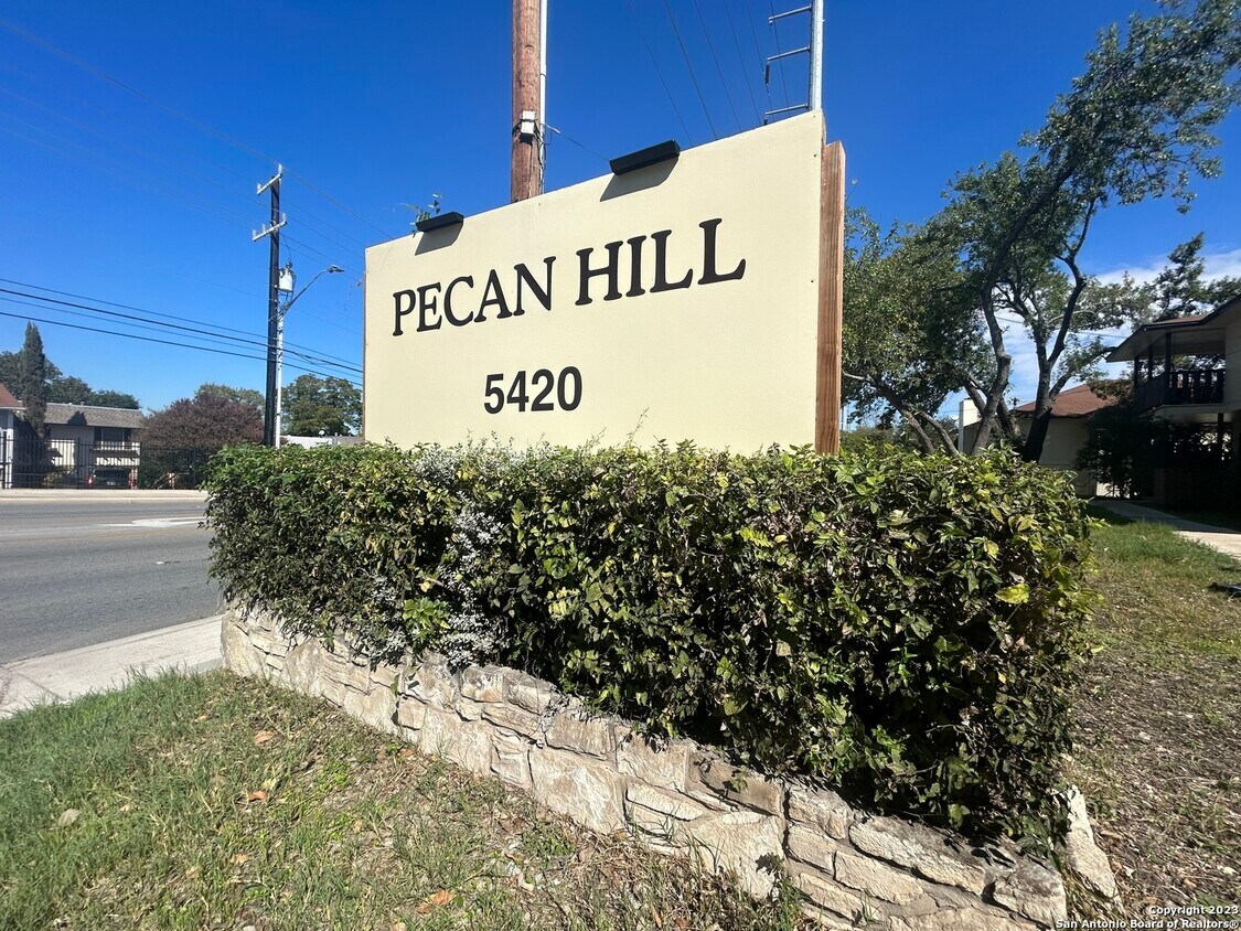 Foto principal - 5420 Callaghan Rd