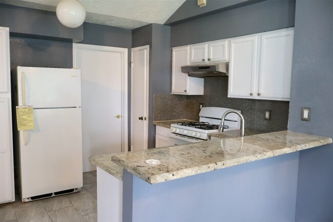 Building Photo - 11406 Greens Ct