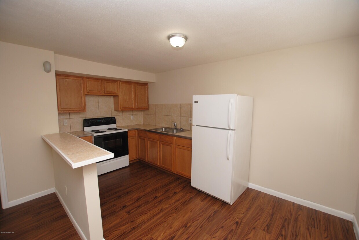 Primary Photo - 2975 Dellwood Ave