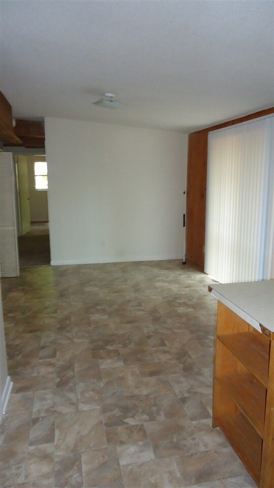 Foto del edificio - 2412 Almond Dr