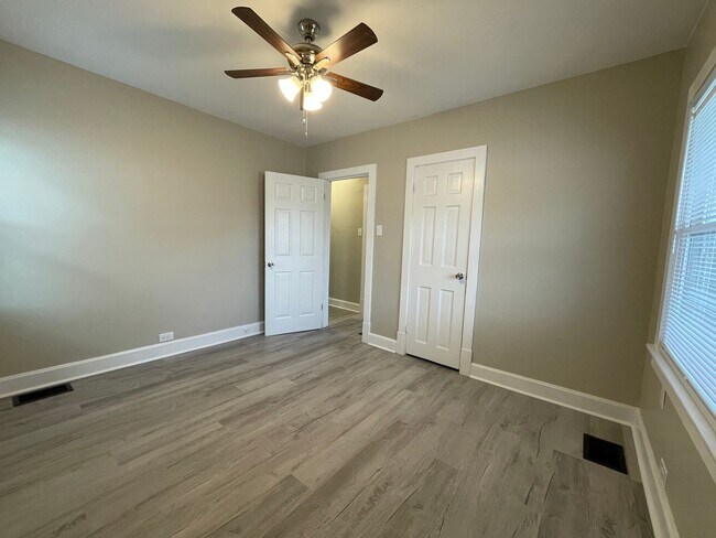 Building Photo - Newly Renovated Just For You!