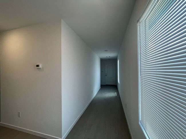 Building Photo - 245 Pastar Fls