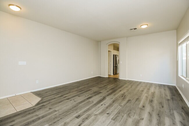 Building Photo - 12557 W Monroe St