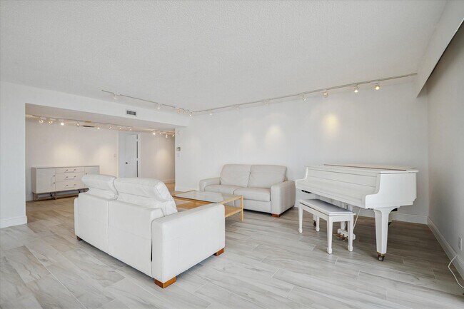 Foto del edificio - 1010 S Ocean Blvd