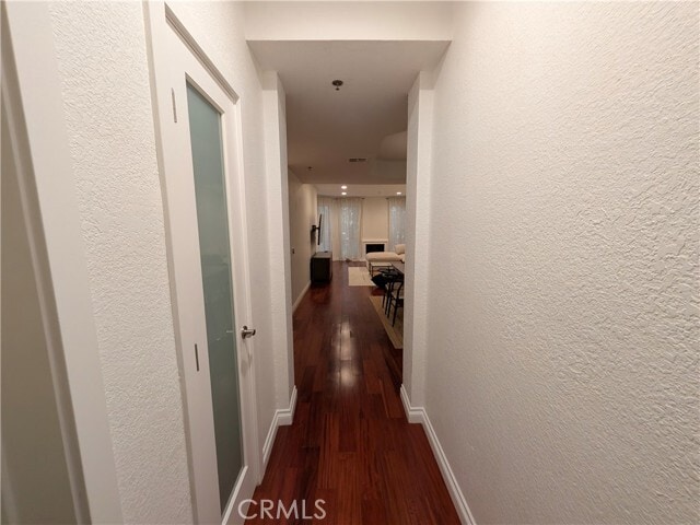 Building Photo - 585 N Rossmore Ave