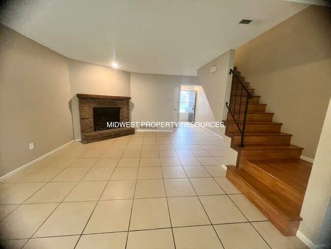Building Photo - Beautiful 2 Bedroom Townhome with Updated Kitchen