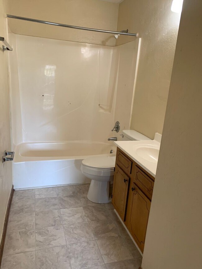 Building Photo - Union Heights Duplex