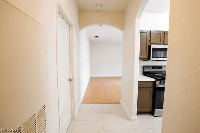 Building Photo - 5525 W Flamingo Rd