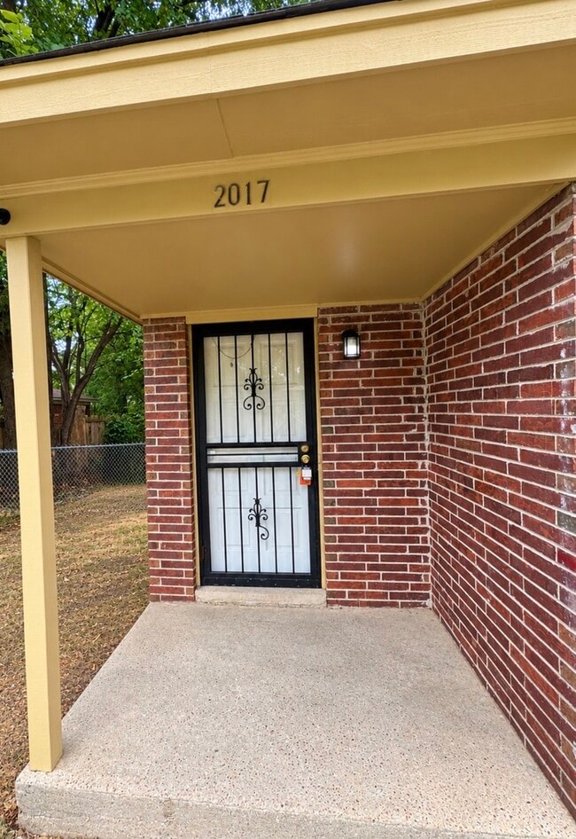 Building Photo - 2017 Goldbrier Ln