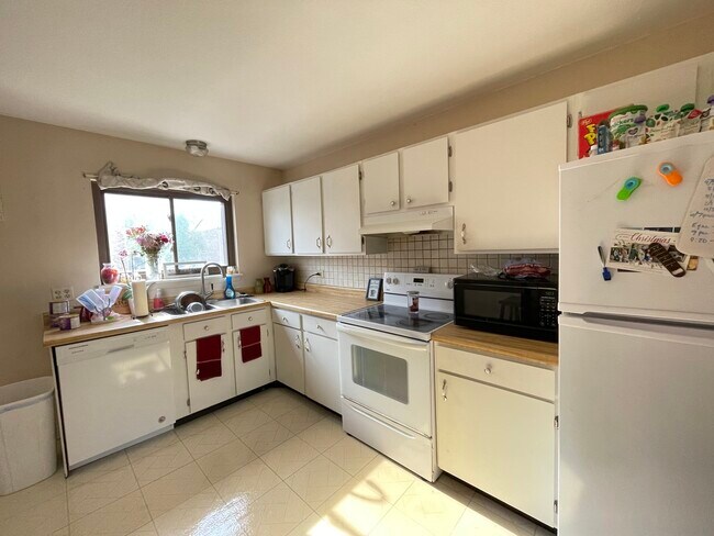 Foto del edificio - 2217 NICHOLS Dr