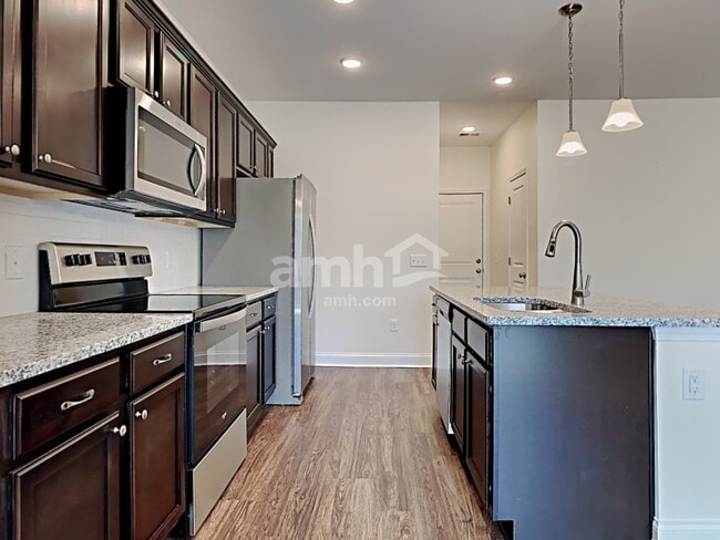 Foto del edificio - 126 Thatchet Dr