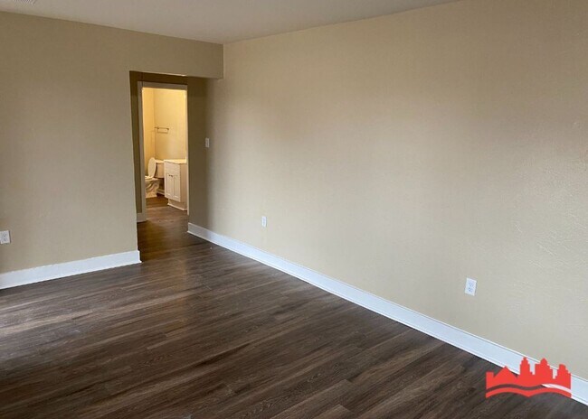 Foto del edificio - 7815 Armour Rd