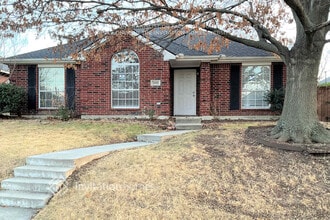 Building Photo - 9999 Buckingham Ln