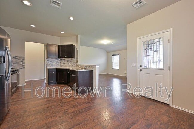 Foto del edificio - 9708 High Noon Rd