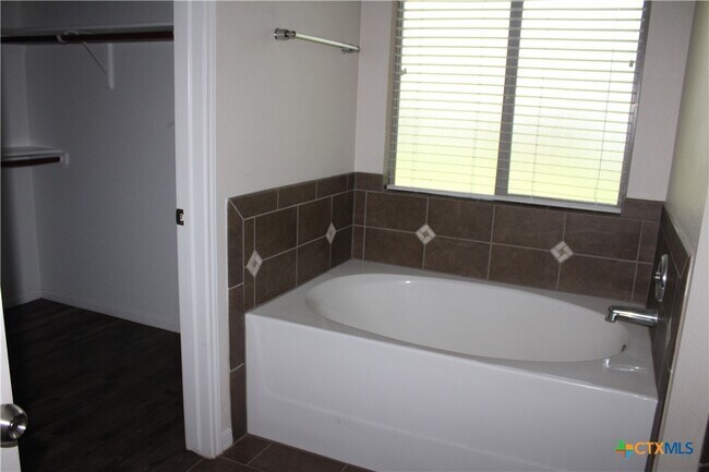 Building Photo - 167 Chering Dr